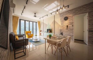 Standard-Apartment, 3 Schlafzimmer | Wohnbereich