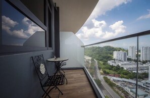 Condo Tiêu chuẩn, 3 phòng ngủ | Quang cảnh ban công