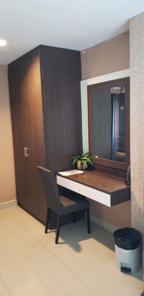 Room | Laptop workspace, free WiFi - COZY Rooms @ Yoga Studio (Pattaya)