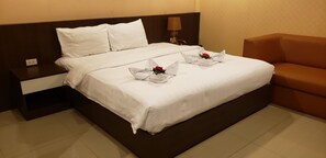 Room | Laptop workspace, free WiFi - COZY Rooms @ Yoga Studio (Pattaya)