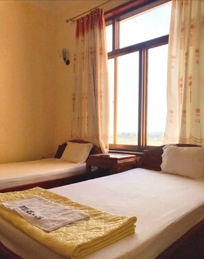 Twin Room | Free WiFi - Hotel 8 3 (Dong Hoi)