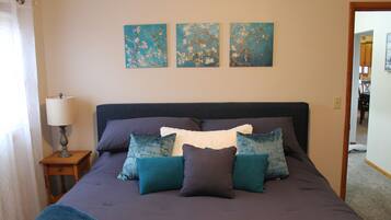 2 bedrooms, iron/ironing board, WiFi, bed sheets