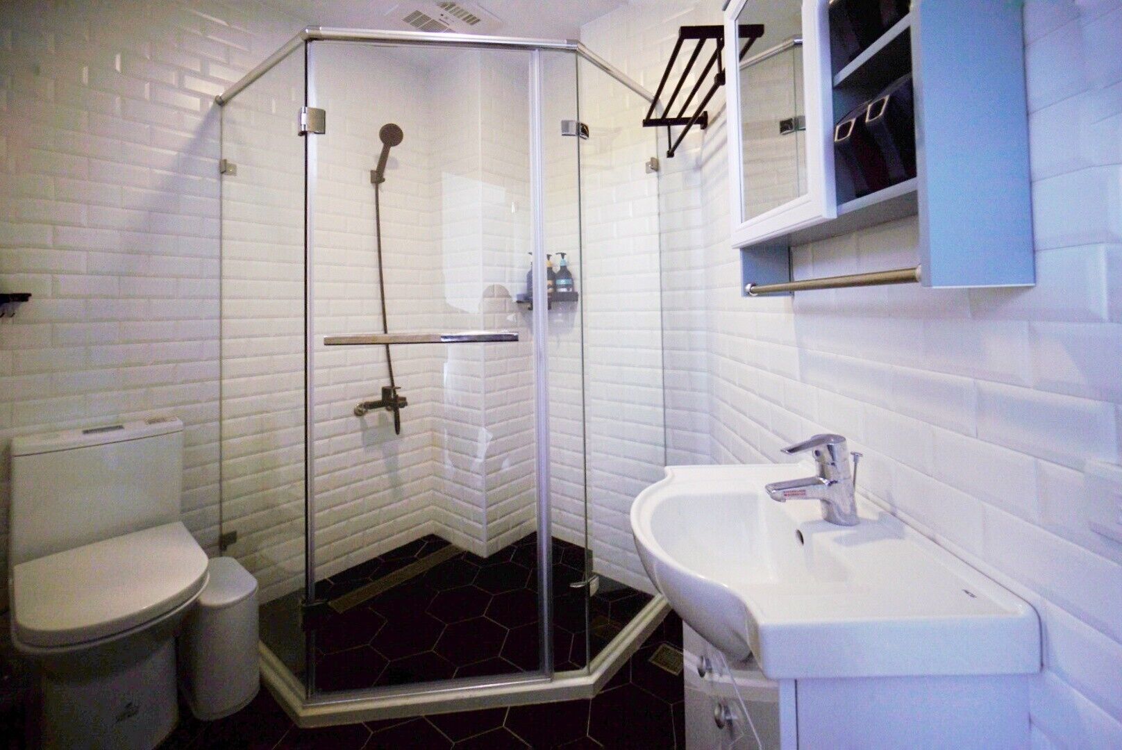 Quadruple Room | Bathroom | Shower, hair dryer, slippers, towels