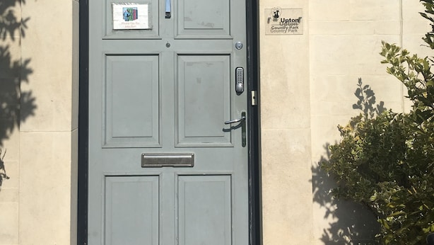 Property entrance - Upton Country Park Guests House (Northampton)