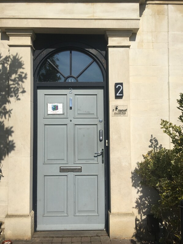 숙박 시설 입구