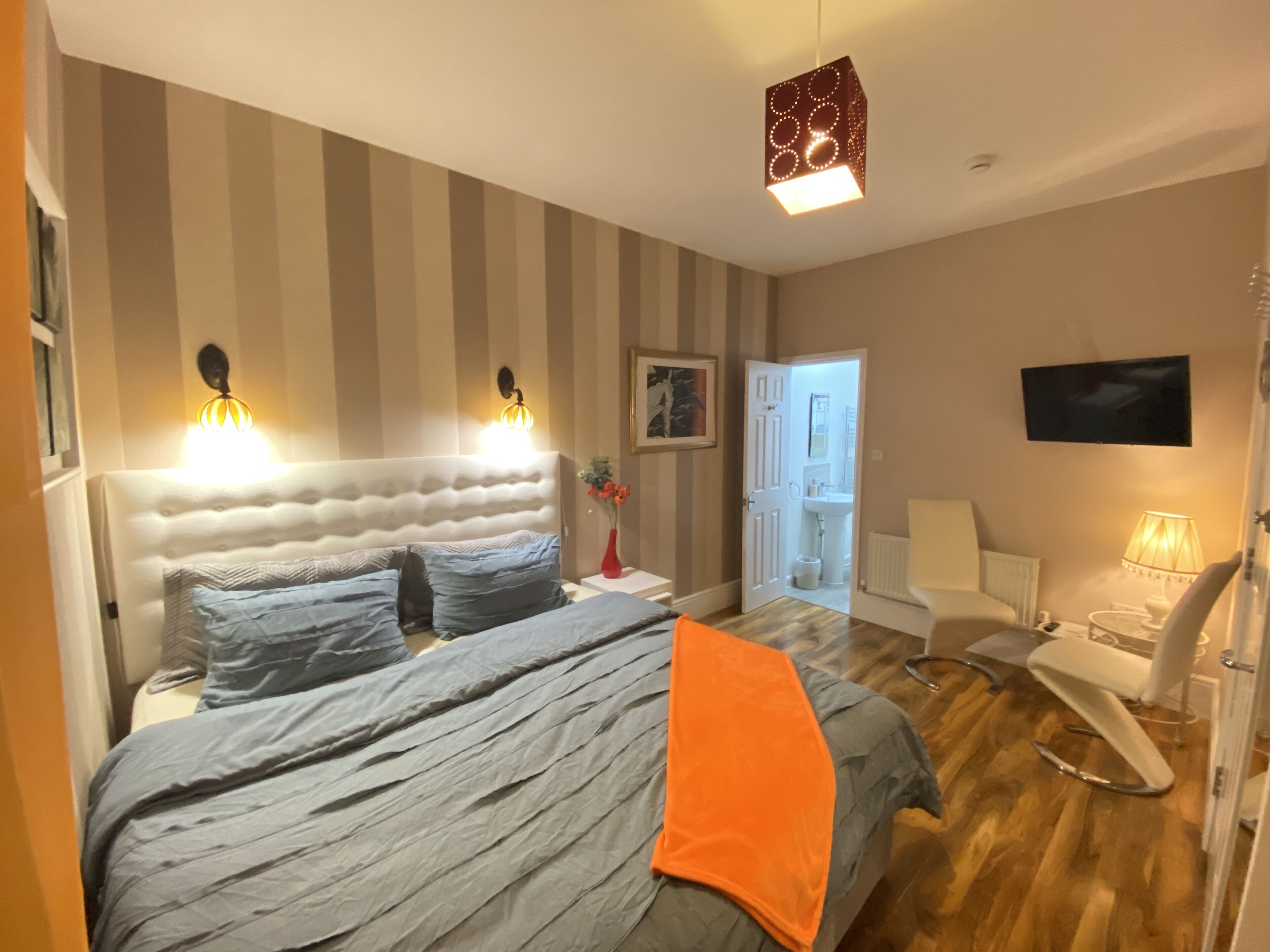 Design Double or Twin Room (Romeo) | Individually decorated, individually furnished, desk, iron/ironing board
