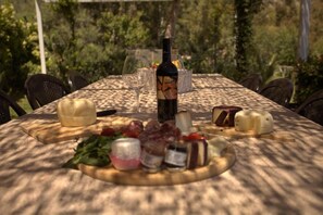 Outdoor dining - Family Room with Sea View (2 Adults + 2 Children) (Cefalù)