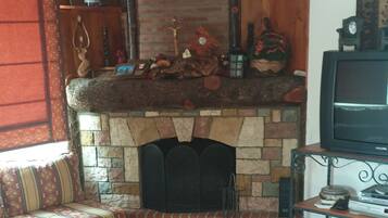 Télévision, cheminée