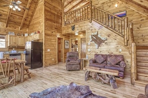 Flat-screen TV, fireplace - Heavenly Bear, Hot Tub, FREE Attraction tickets for each paid day, Pool Table!!! (Sevierville)