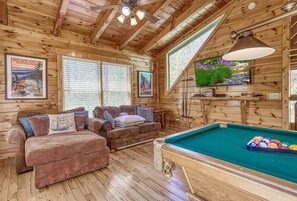 Flat-screen TV, fireplace - Heavenly Bear, Hot Tub, FREE Attraction tickets for each paid day, Pool Table!!! (Sevierville)