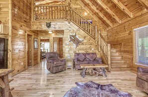 Flat-screen TV, fireplace - Heavenly Bear, Hot Tub, FREE Attraction tickets for each paid day, Pool Table!!! (Sevierville)