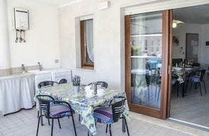 Appartement, 2 chambres | Restauration dans la chambre