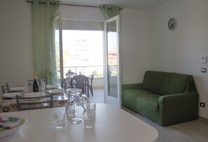 Apartment, 2 Bedrooms | Living area