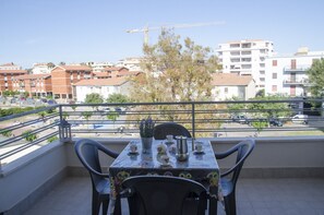 Apartment, 2 Schlafzimmer | Balkon