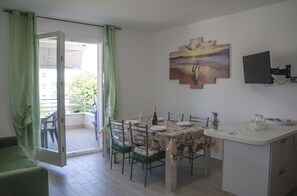 Apartment, 1 Bedroom | In-room dining - Casa Tracina (Alghero)