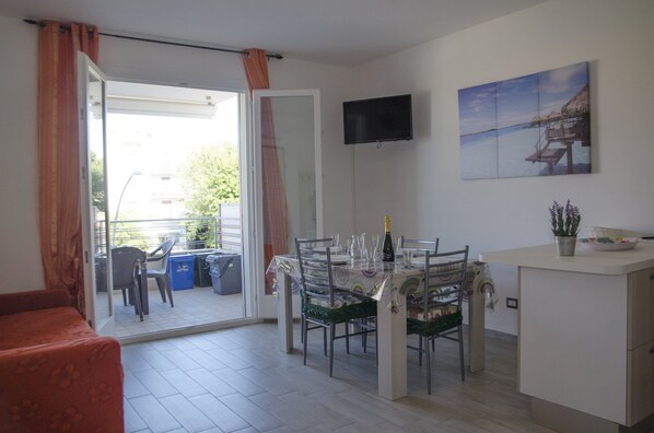 Appartement, 1 chambre | Restauration dans la chambre