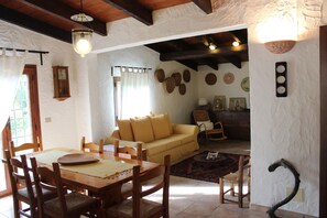 Appartamento, 3 camere da letto | Area soggiorno | TV a schermo piatto