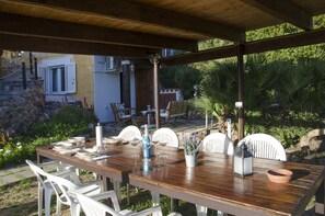 Outdoor dining - Casa Valverde (Alghero)