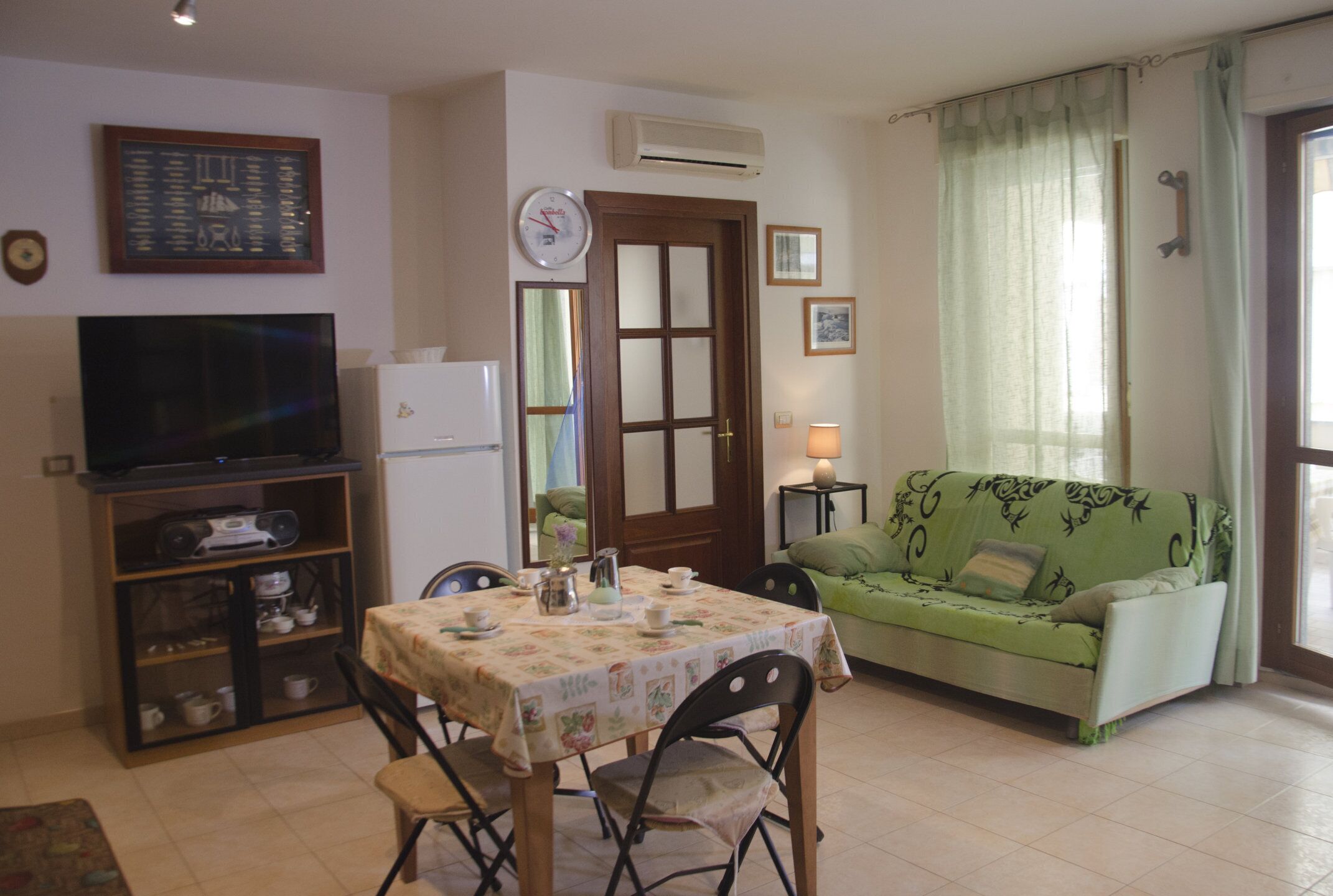 Huoneisto, 2 makuuhuonetta | Oleskelualue | Taulutelevisio