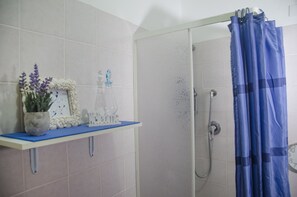 Apartment, 4 Bedrooms | Bathroom shower