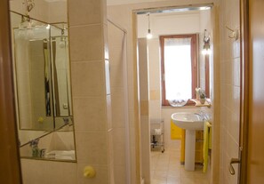 Apartment, 2 Schlafzimmer | Badezimmer