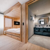 Ropa de cama de alta calidad y minibar 