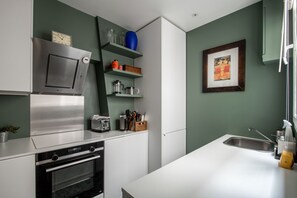 Fridge, stovetop, dishwasher, coffee/tea maker