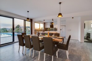 Superior-Villa, 5 Schlafzimmer, eigener Pool, Meerblick | Eigene Küche