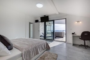 Vila superior, 5 quartos, piscina particular, vista para o mar | 5 quartos, cofres nos quartos, individualmente decorados