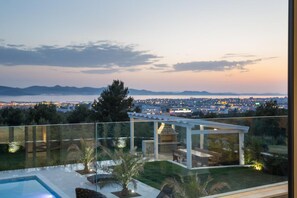 Vila superior, 5 quartos, piscina particular, vista para o mar | Vista do quarto