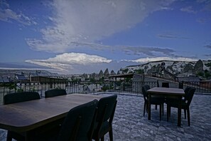 Outdoor dining - Epoch Stone House (Nevsehir)
