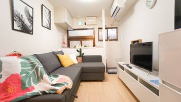 House, 2 Bedrooms | Living area | Flat-screen TV