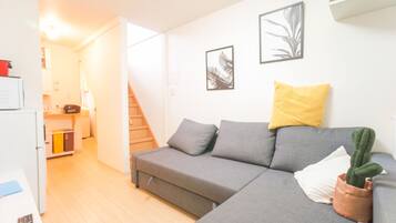 House, 2 Bedrooms | Living area | Flat-screen TV