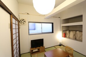 House, 3 Bedrooms | Living room