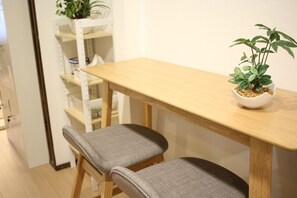 House, 3 Bedrooms | In-room dining - Guest House (Osaka)