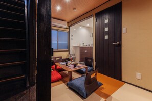 House, 1 Bedroom | Living room | Flat-screen TV