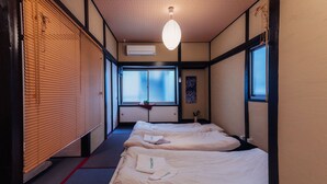 1 bedroom, free WiFi, bed sheets - Local stay in Namba (Osaka)