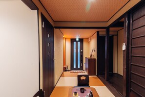 House, 1 Bedroom | Living room | Flat-screen TV