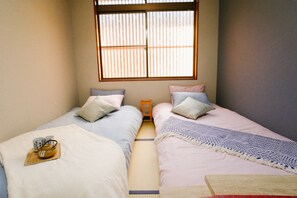 บ้านพัก, 4 ห้องนอน | ห้องนั่งเล่น | ทีวีจอแบน