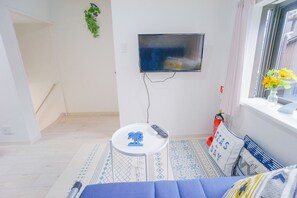 Casa, 2 quartos | Área de estar | TV de tela plana