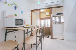 In-room dining - NICE HOUSE (Osaka)