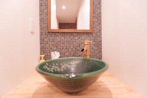 Casa, 3 habitaciones | Baño | Tina con regadera, tina profunda, secadora de cabello, toallas 