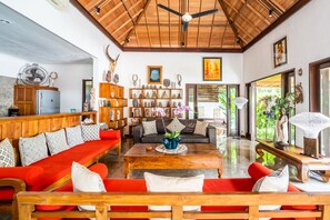 60-inch flat-screen TV with satellite channels, TV - Madu Seminyak (Seminyak)