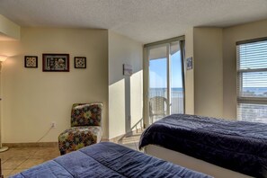 2 bedrooms, iron/ironing board, free WiFi