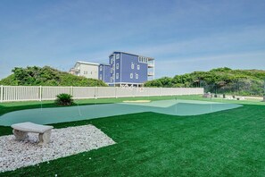 Property grounds - Adorable Oceanfront Oceanfront Condo (North Topsail Beach)