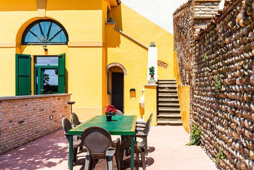 Palazzo Barbò (historical medieval palace) relax outdoors, great for vacation or work