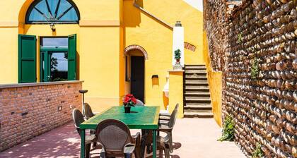 Palazzo Barbò (historical medieval palace) relax outdoors, great for vacation or work