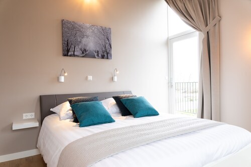 Ruyge Weyde Logies -The Farmer's Daughter