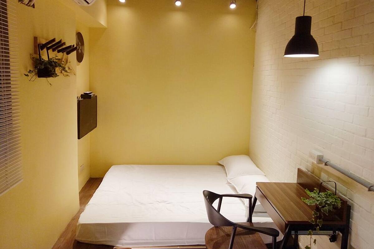 Gallery Double Room | Desk, free WiFi, bed sheets