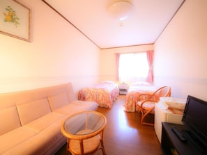 1 bedroom, desk, free WiFi, bed sheets